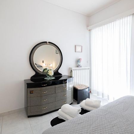Seaside Penthouse In 칼라마타 외부 사진